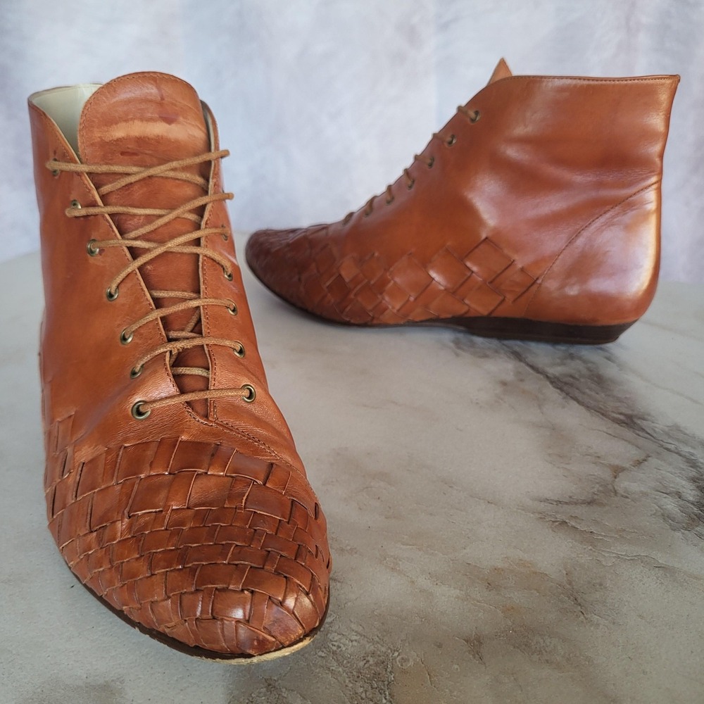 Bandolino Woven Leather Boots Womens Size 7.5 M Brown Lace Up Ankle Flat Wedge